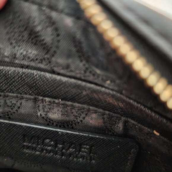 Michael Kors Small Crossbody Purse‎ - Picture 5 of 9